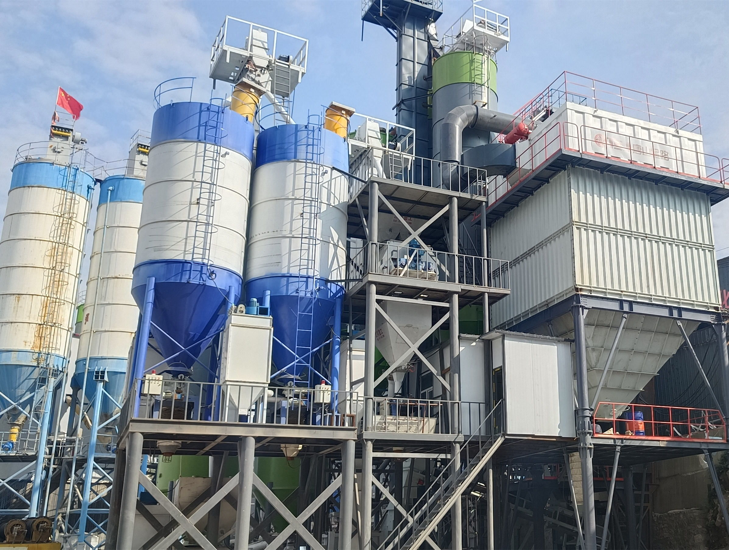 機(jī)制砂成建筑用砂主要來源，唐山金路制砂樓提供高標(biāo)準(zhǔn)機(jī)制砂生產(chǎn)設(shè)備